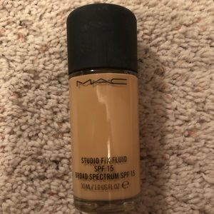 Mac studio fix fluid foundation